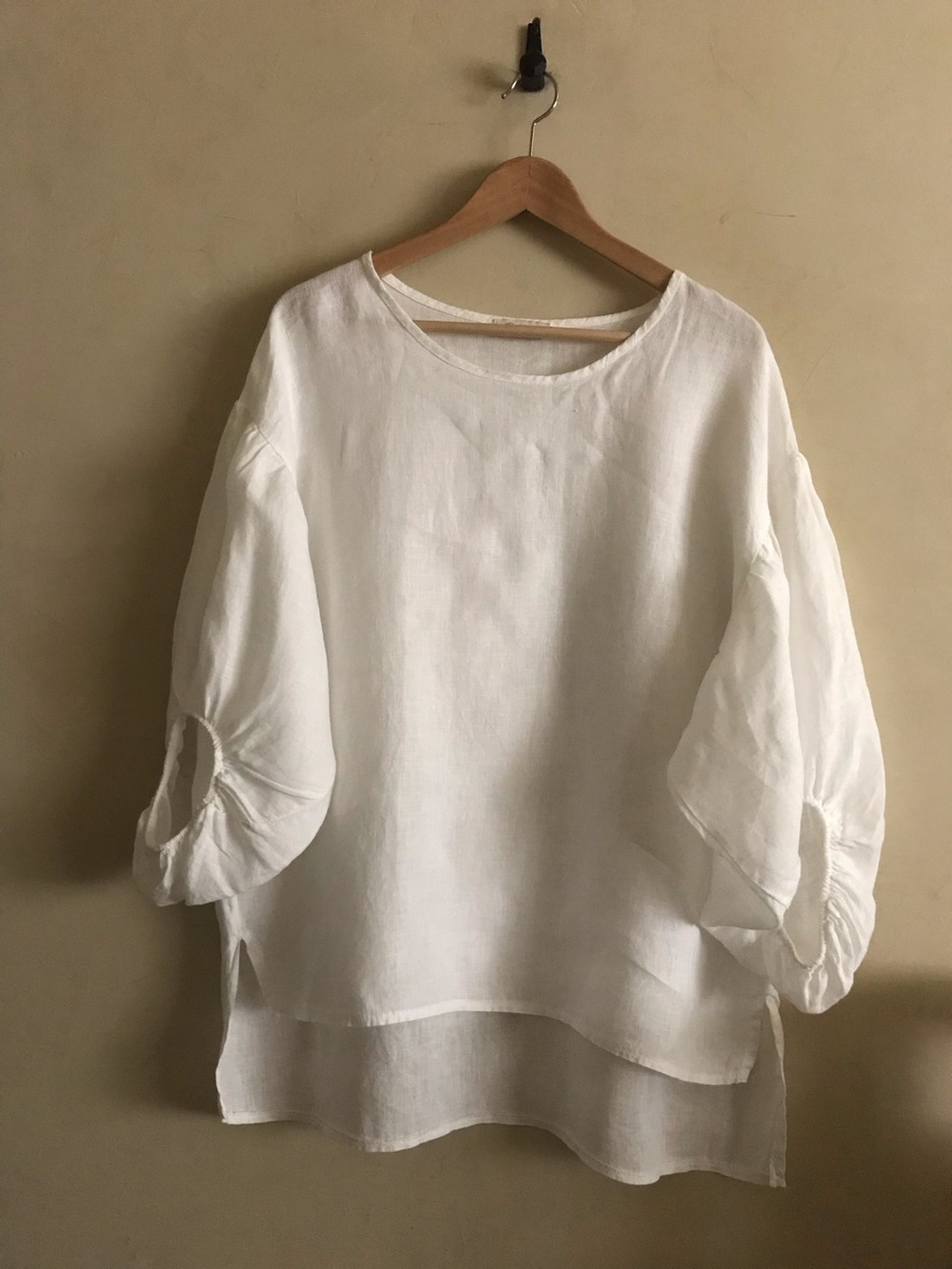White Linen Balloon-Sleeve Tunic Top